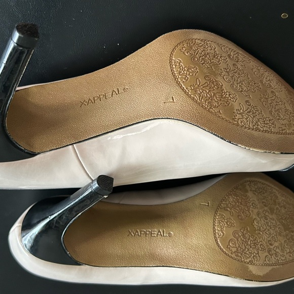 X-Appeal Colette Beige and Black Dress 4” Heels Size 7 - Picture 4 of 7